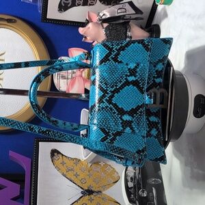 BALENCIAGA ❤️🌟 SHINY CALFSKIN PYTHON EFFECT HOURGLASS AZURE/BLACK BAG - 2021⭐️